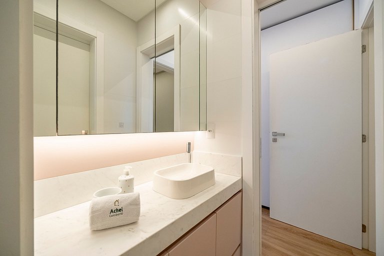 Peniche Luxo 2 Suítes by Achei Camboriú