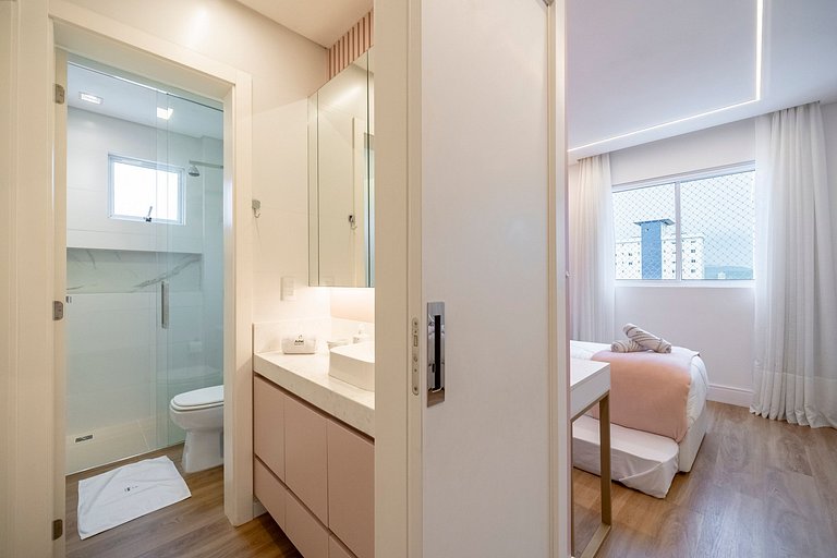 Peniche Luxo 2 Suítes by Achei Camboriú