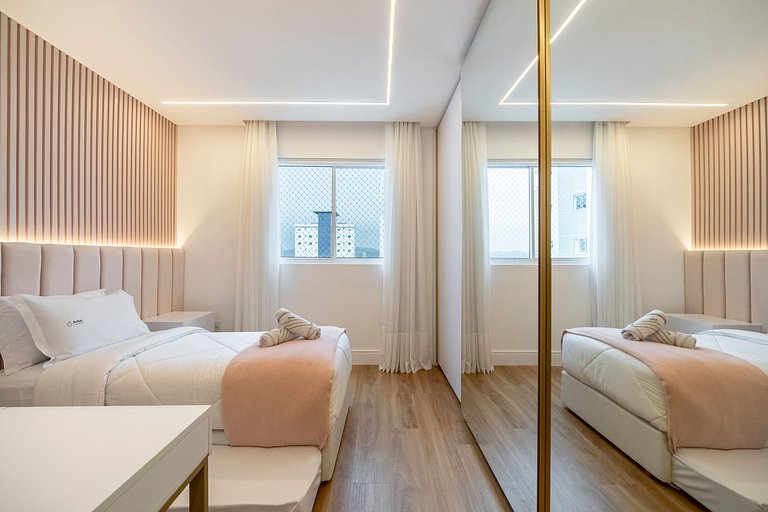 Peniche Luxo 2 Suítes by Achei Camboriú